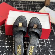 东莞代购级菲拉格慕(Ferragamo)Vara蝴蝶结菱格凉拖这是菲拉格慕以经典Vara蝴蝶结为核心元素 东莞代购级菲拉格慕(Ferragamo)Vara蝴蝶结菱格凉拖这是菲拉格慕以经典Vara蝴蝶结为核心元素