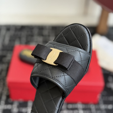 东莞代购级菲拉格慕(Ferragamo)Vara蝴蝶结菱格凉拖这是菲拉格慕以经典Vara蝴蝶结为核心元素 东莞代购级菲拉格慕(Ferragamo)Vara蝴蝶结菱格凉拖这是菲拉格慕以经典Vara蝴蝶结为核心元素