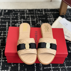 东莞代购级菲拉格慕(Ferragamo)Vara蝴蝶结菱格凉拖这是菲拉格慕以经典Vara蝴蝶结为核心元素 东莞代购级菲拉格慕(Ferragamo)Vara蝴蝶结菱格凉拖这是菲拉格慕以经典Vara蝴蝶结为核心元素