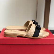 东莞代购级菲拉格慕(Ferragamo)Vara蝴蝶结菱格凉拖这是菲拉格慕以经典Vara蝴蝶结为核心元素 东莞代购级菲拉格慕(Ferragamo)Vara蝴蝶结菱格凉拖这是菲拉格慕以经典Vara蝴蝶结为核心元素