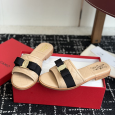 东莞代购级菲拉格慕(Ferragamo)Vara蝴蝶结菱格凉拖这是菲拉格慕以经典Vara蝴蝶结为核心元素 东莞代购级菲拉格慕(Ferragamo)Vara蝴蝶结菱格凉拖这是菲拉格慕以经典Vara蝴蝶结为核心元素