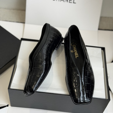 东莞代购级CHANEL小香 26ss 早春新款 大方头单鞋,复古法式优雅感,高级感十足 香奶奶中空单鞋, 东莞代购级CHANEL小香 26ss 早春新款 大方头单鞋,复古法式优雅感,高级感十足 香奶奶中空单鞋,