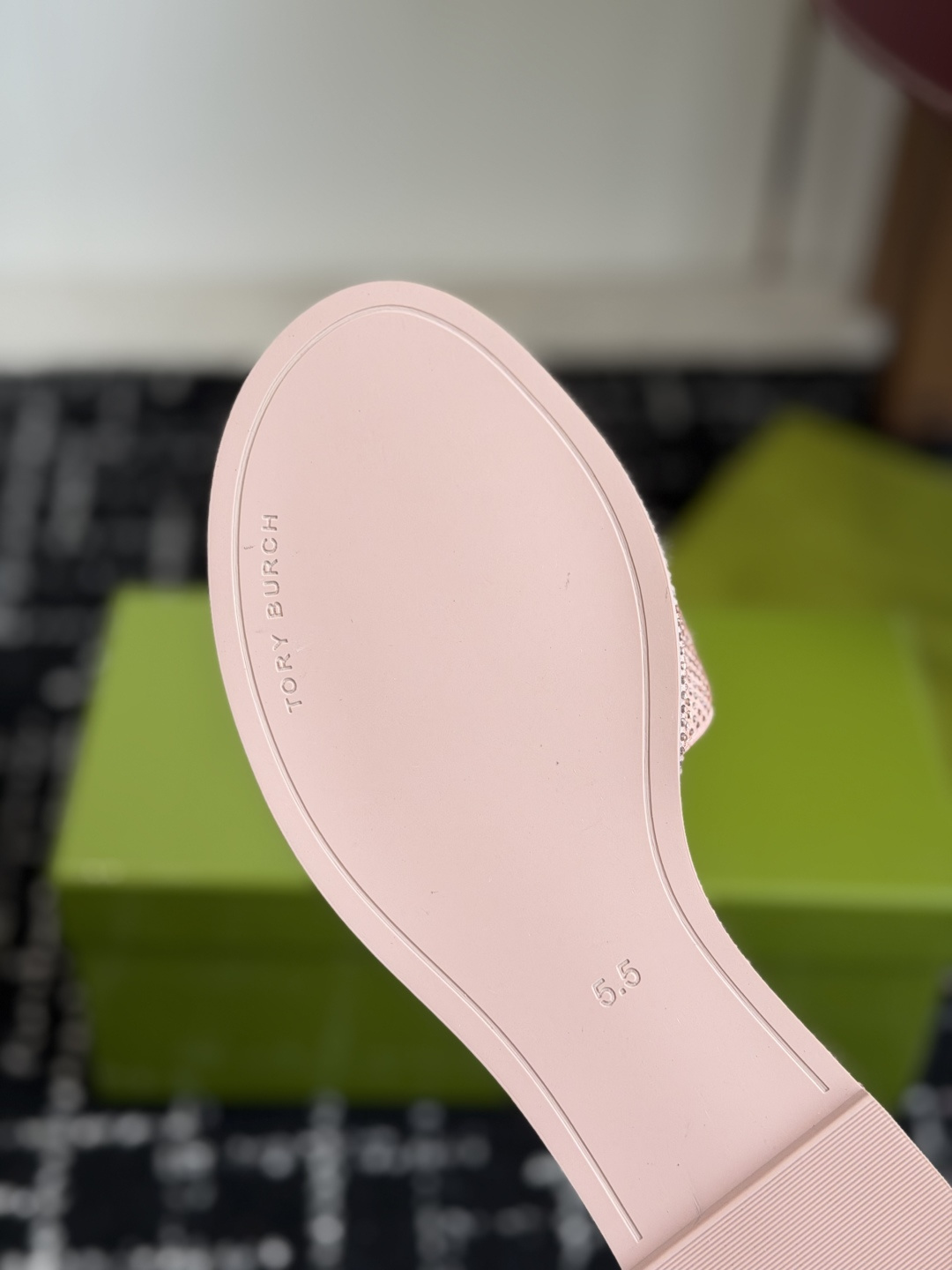 东莞代购级2026 新款tory burch（TB）Ines重工打造钻面 拖鞋，近年火爆圈的法棍工艺，搭