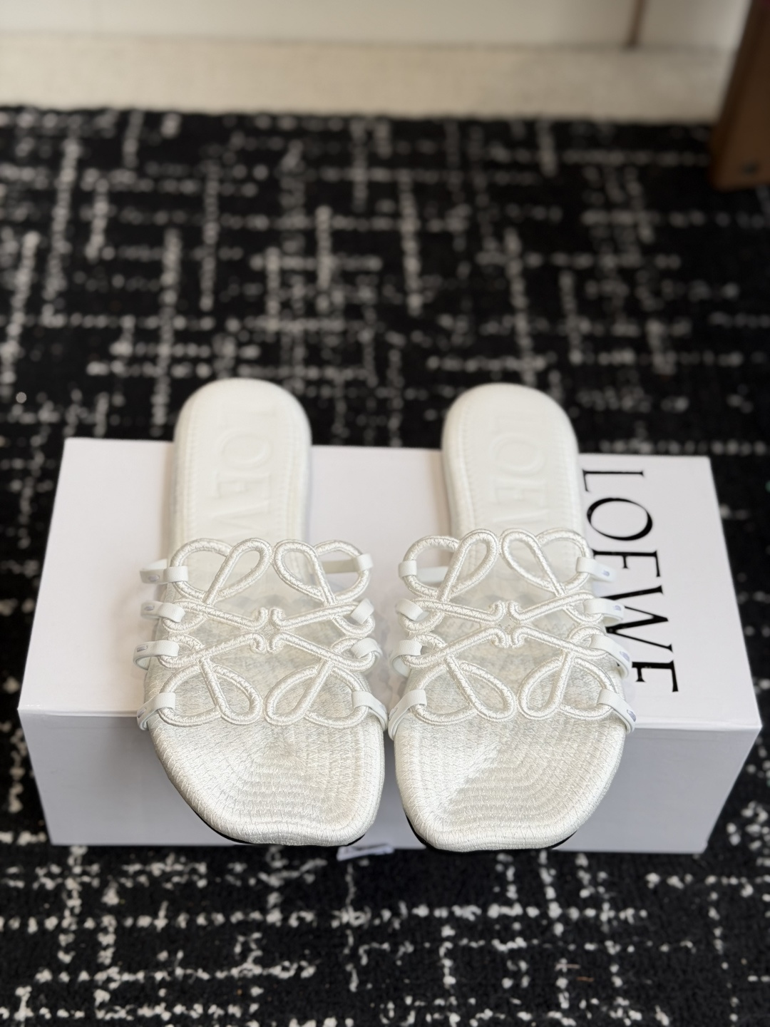代购级LOEWE 罗意威 26ss 新款拖鞋小红书、外网火爆款 最近大热的一款拖鞋 超级可爱 时髦精绝对