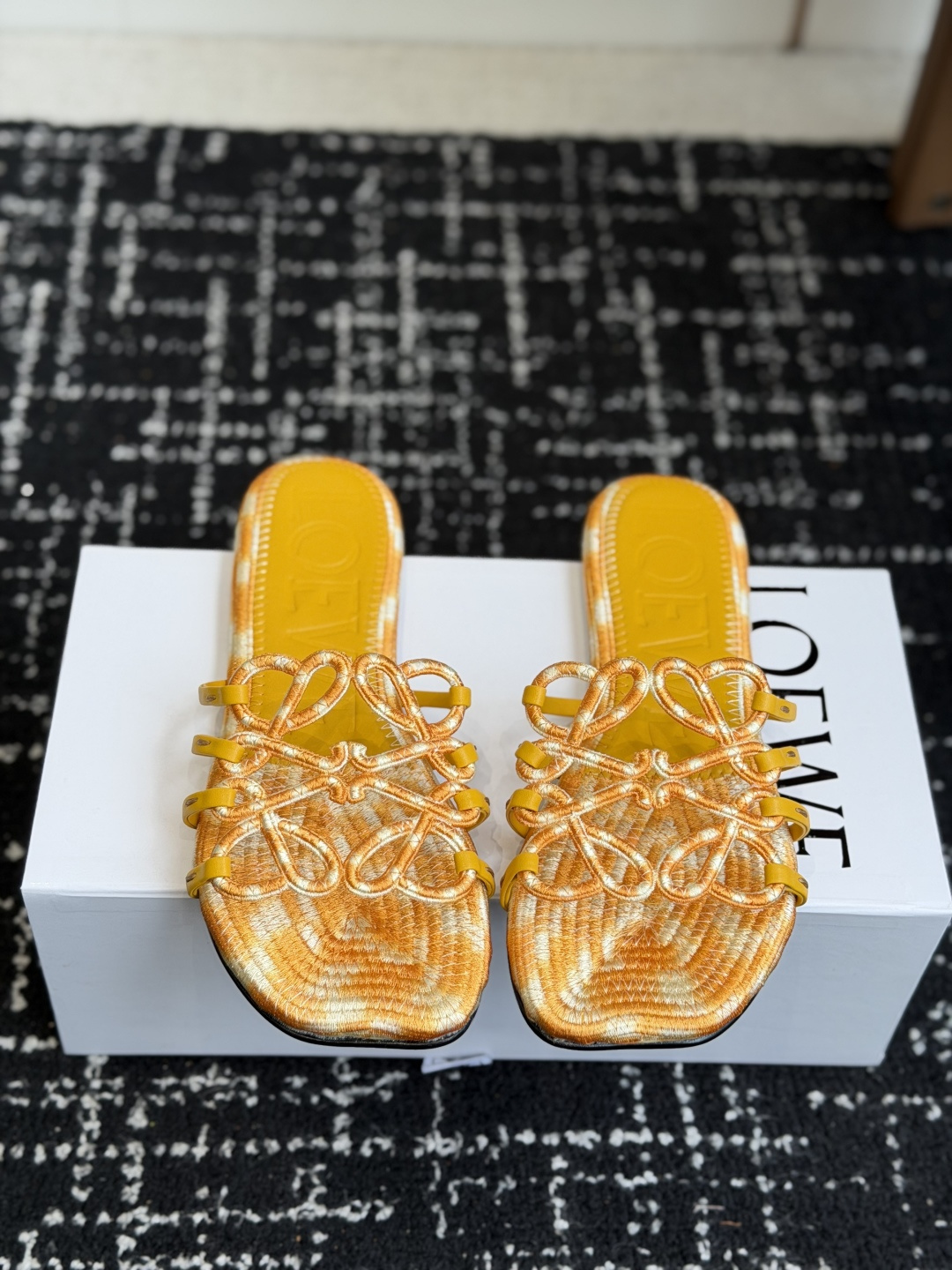 代购级LOEWE 罗意威 26ss 新款拖鞋小红书、外网火爆款 最近大热的一款拖鞋 超级可爱 时髦精绝对