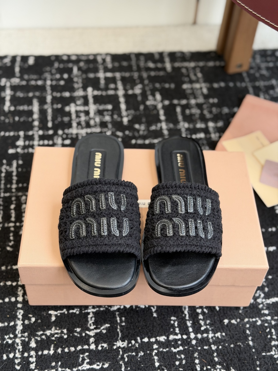 代购级Miu Miu   重工编织 拖鞋 百搭时髦单品！集低调奢华的一字潮拖，可盐可甜！随意搭配怎么穿都