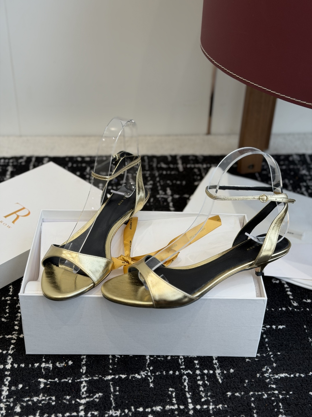 东莞代购级The row 26ss 新款性感细带凉鞋细带凉鞋只服the row 一如既往的简单，超强设计