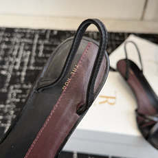 东莞代购级The row 26新款性感细带凉鞋拖鞋细带凉鞋只服the row 一如既往的简单,超强设计感 东莞代购级The row 26新款性感细带凉鞋拖鞋细带凉鞋只服the row 一如既往的简单,超强设计感