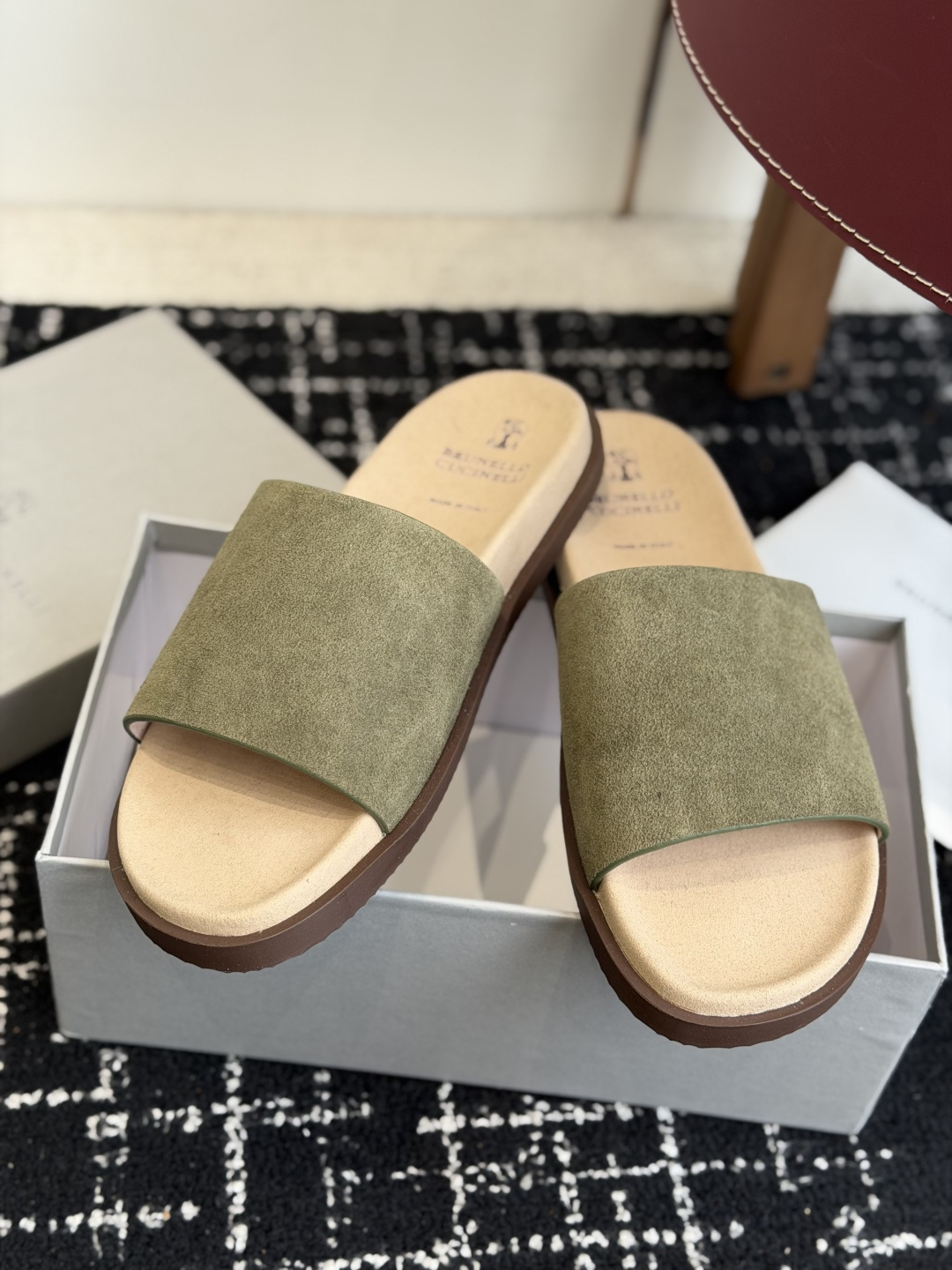 东莞代购级Brunello Cucinelli BC男士休闲凉拖鞋|此款凉拖鞋鞋面料采用意大利进口荔枝纹 东莞代购级Brunello Cucinelli BC男士休闲凉拖鞋|此款凉拖鞋鞋面料采用意大利进口荔枝纹