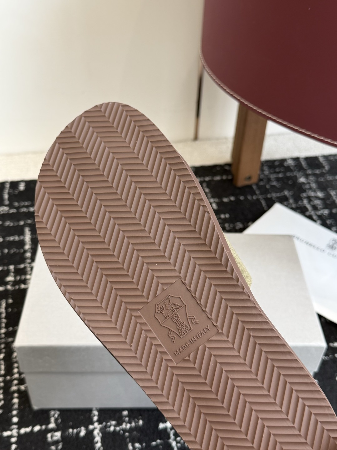 东莞代购级Brunello Cucinelli BC男士休闲凉拖鞋|此款凉拖鞋鞋面料采用意大利进口荔枝纹 东莞代购级Brunello Cucinelli BC男士休闲凉拖鞋|此款凉拖鞋鞋面料采用意大利进口荔枝纹