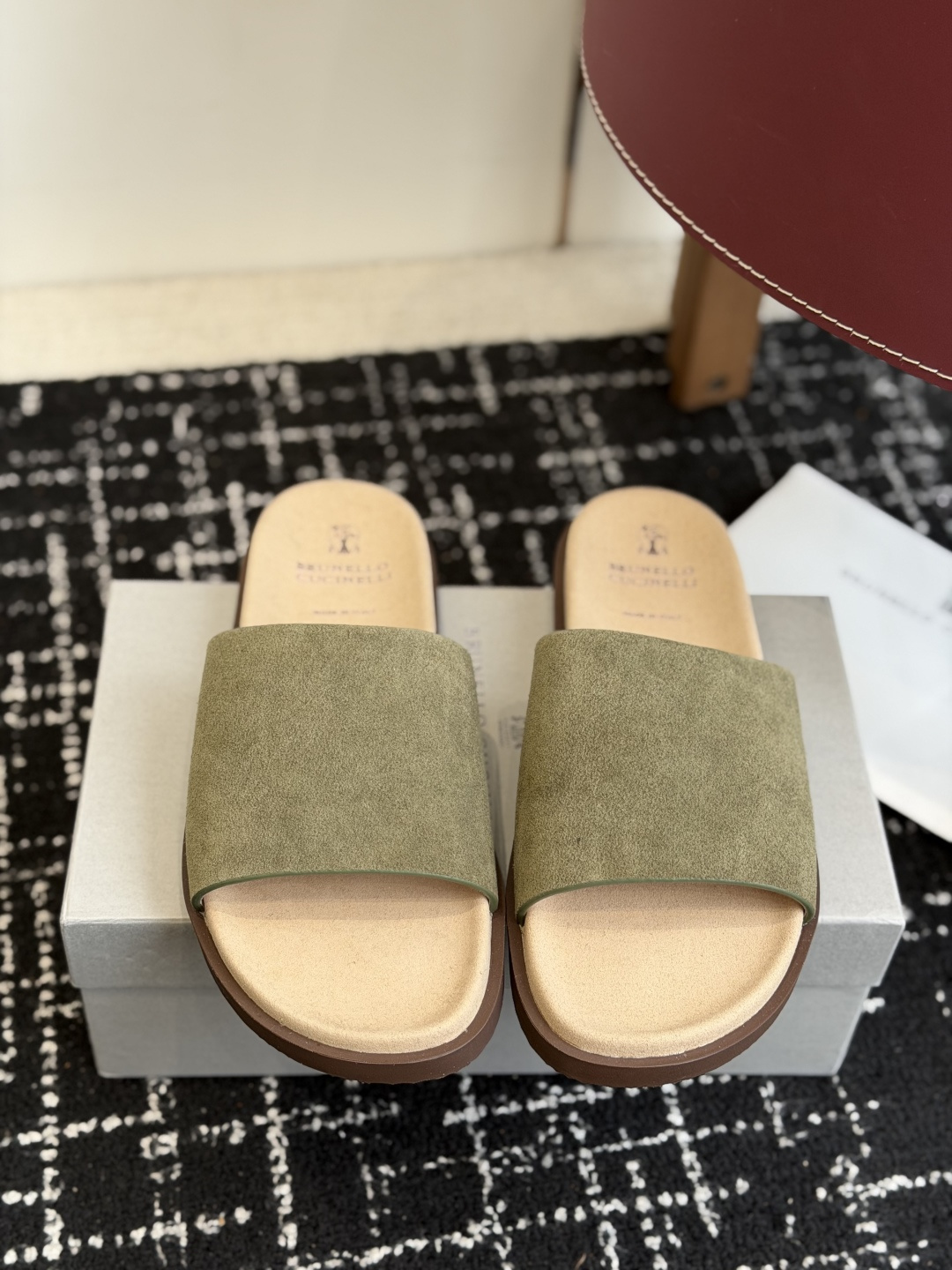 东莞代购级Brunello Cucinelli BC男士休闲凉拖鞋｜此款凉拖鞋鞋面料采用意大利进口荔枝纹