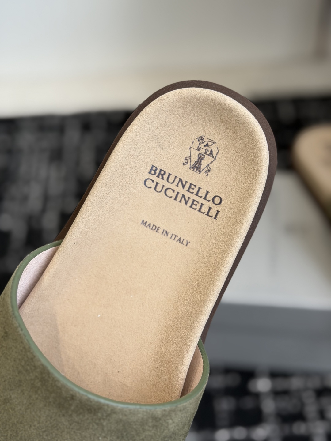 东莞代购级Brunello Cucinelli BC男士休闲凉拖鞋|此款凉拖鞋鞋面料采用意大利进口荔枝纹 东莞代购级Brunello Cucinelli BC男士休闲凉拖鞋|此款凉拖鞋鞋面料采用意大利进口荔枝纹