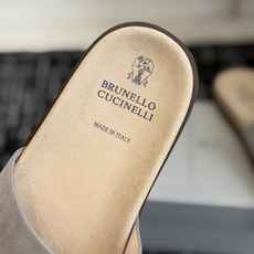 东莞代购级Brunello Cucinelli BC男士休闲凉拖鞋|此款凉拖鞋鞋面料采用意大利进口荔枝纹 东莞代购级Brunello Cucinelli BC男士休闲凉拖鞋|此款凉拖鞋鞋面料采用意大利进口荔枝纹