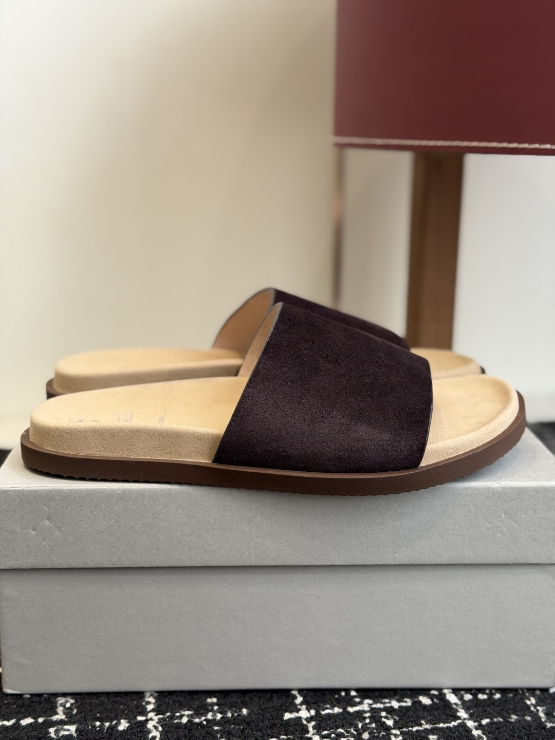 东莞代购级Brunello Cucinelli BC男士休闲凉拖鞋|此款凉拖鞋鞋面料采用意大利进口荔枝纹 东莞代购级Brunello Cucinelli BC男士休闲凉拖鞋|此款凉拖鞋鞋面料采用意大利进口荔枝纹