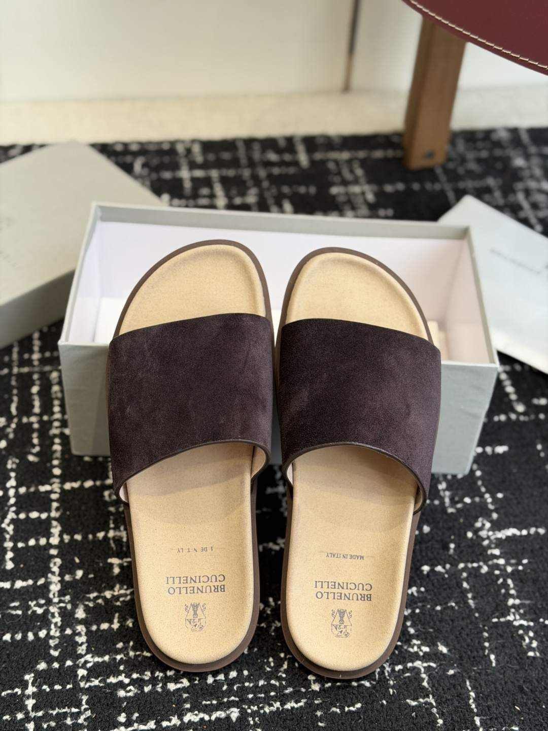 东莞代购级Brunello Cucinelli BC男士休闲凉拖鞋｜此款凉拖鞋鞋面料采用意大利进口荔枝纹
