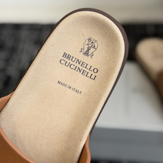 东莞代购级Brunello Cucinelli BC男士休闲凉拖鞋|此款凉拖鞋鞋面料采用意大利进口荔枝纹 东莞代购级Brunello Cucinelli BC男士休闲凉拖鞋|此款凉拖鞋鞋面料采用意大利进口荔枝纹