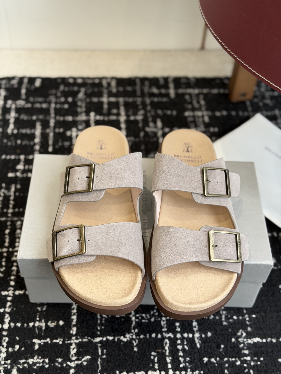 东莞代购级Brunello Cucinelli BC男士休闲凉拖鞋｜此款凉拖鞋鞋面料采用意大利进口荔枝纹