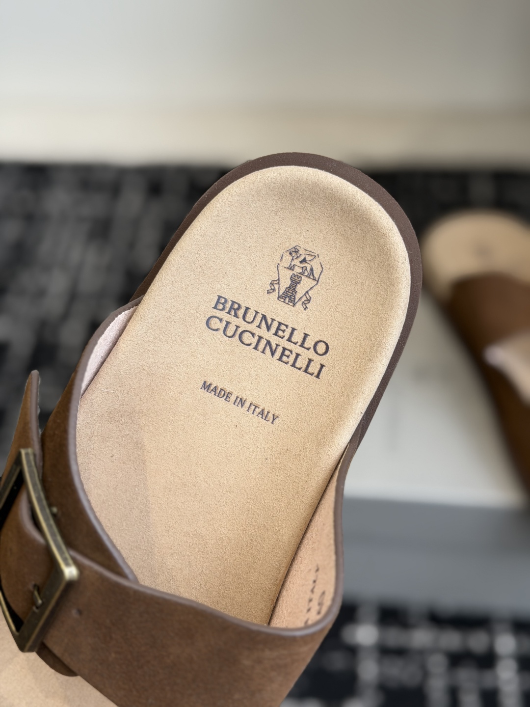 东莞代购级Brunello Cucinelli BC男士休闲凉拖鞋|此款凉拖鞋鞋面料采用意大利进口荔枝纹 东莞代购级Brunello Cucinelli BC男士休闲凉拖鞋|此款凉拖鞋鞋面料采用意大利进口荔枝纹
