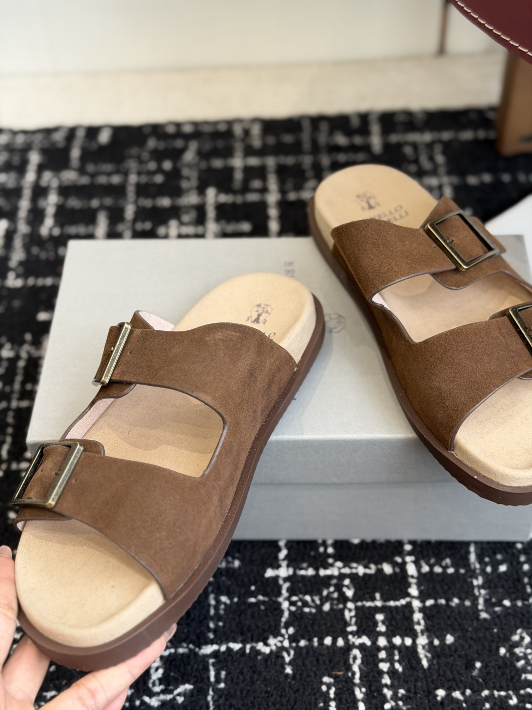 东莞代购级Brunello Cucinelli BC男士休闲凉拖鞋|此款凉拖鞋鞋面料采用意大利进口荔枝纹 东莞代购级Brunello Cucinelli BC男士休闲凉拖鞋|此款凉拖鞋鞋面料采用意大利进口荔枝纹