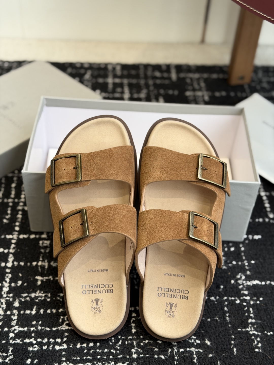 东莞代购级Brunello Cucinelli BC男士休闲凉拖鞋｜此款凉拖鞋鞋面料采用意大利进口荔枝纹