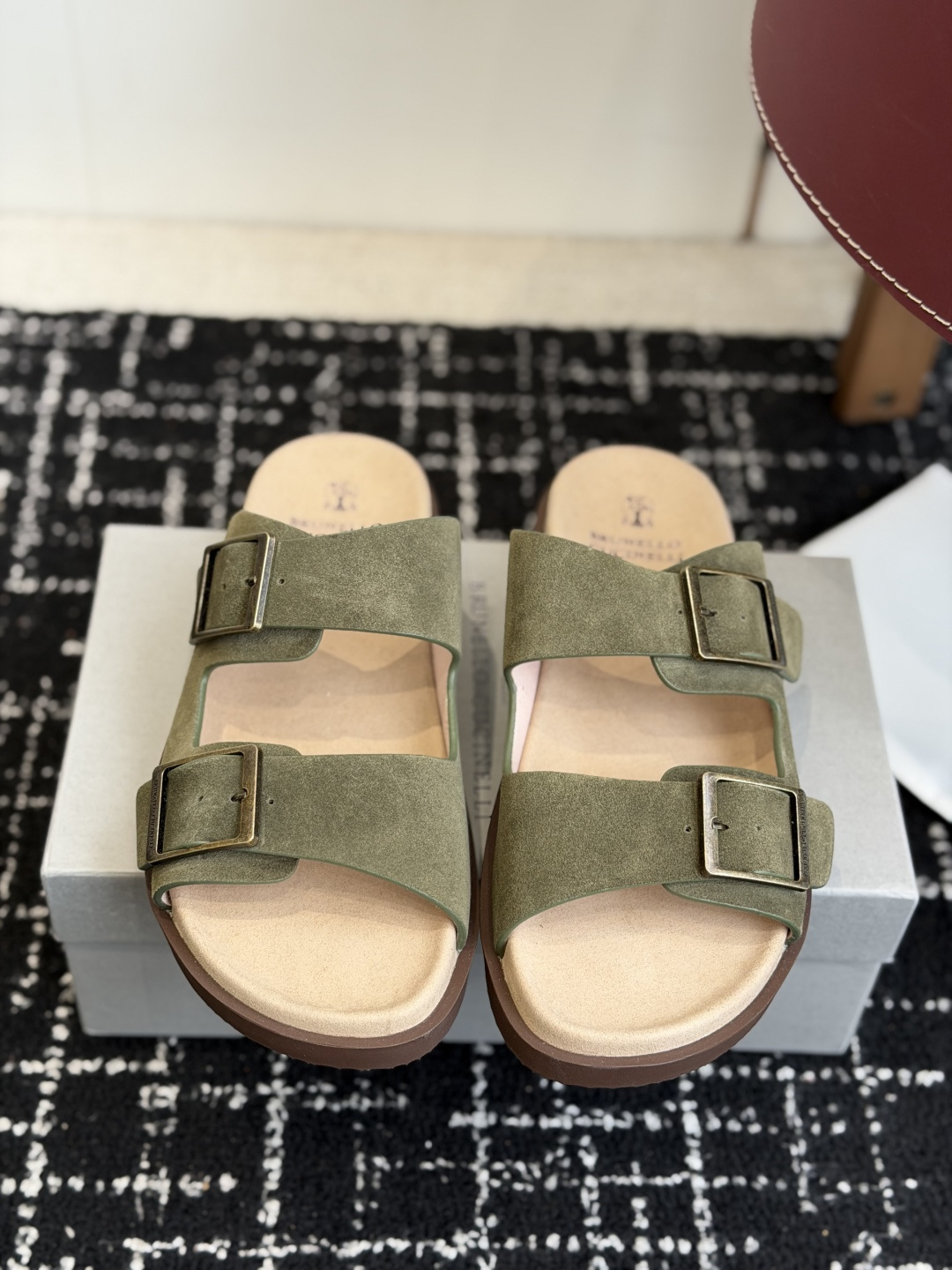 东莞代购级Brunello Cucinelli BC男士休闲凉拖鞋｜此款凉拖鞋鞋面料采用意大利进口荔枝纹