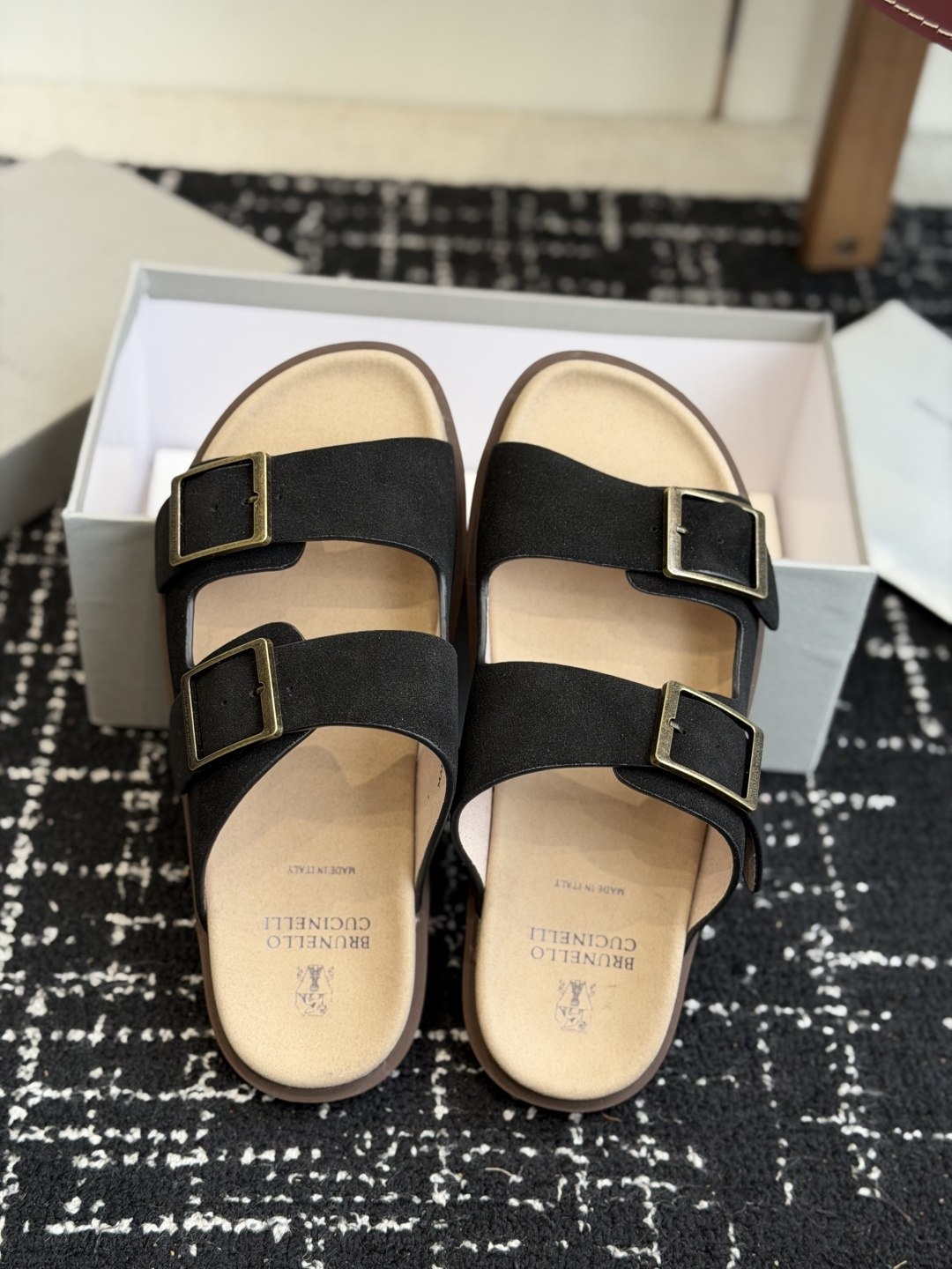 东莞代购级Brunello Cucinelli BC男士休闲凉拖鞋｜此款凉拖鞋鞋面料采用意大利进口荔枝纹