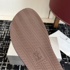 东莞代购级Brunello Cucinelli BC男士休闲凉拖鞋|此款凉拖鞋鞋面料采用意大利进口荔枝纹 东莞代购级Brunello Cucinelli BC男士休闲凉拖鞋|此款凉拖鞋鞋面料采用意大利进口荔枝纹