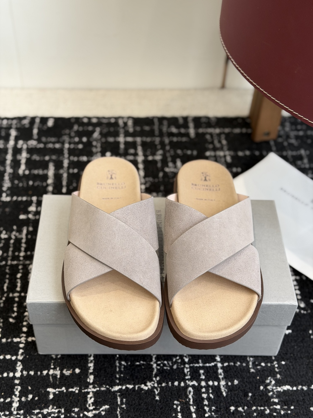 东莞代购级Brunello Cucinelli BC男士休闲凉拖鞋｜此款凉拖鞋鞋面料采用意大利进口荔枝纹