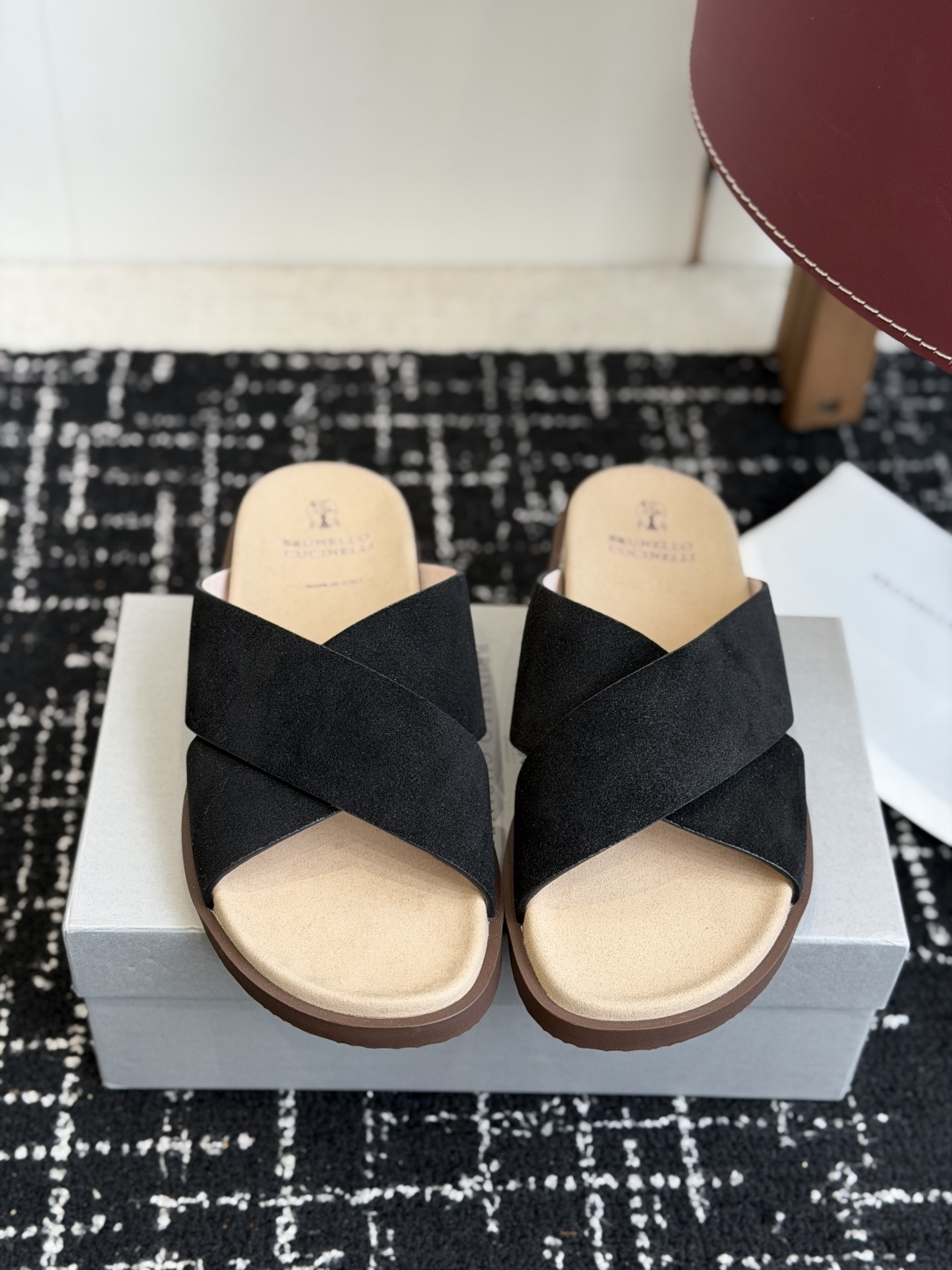 NO:815544,Dongguan purchasing agent Brunello Cucinelli  BC men's casual sandals｜The fabric of this sandal slipper is made of pebbled cowhide imported from Italy｜The outer waist of the upper is inlaid with brand electroplating and distressed craftsmanship buckle｜The buckle can be retracted at will｜**Can be worn on any ankle.  Yu | Rubber foam outsole with high density and elasticity | Wear-resistant and not easy to deform | This sandal and slipper shoe style is classic and never goes out of style | Personalized logo and unique water ripple groove design on the outsole | Luxury is instantly overwhelming  Size38-44 (customized at 45.46), slippers, brunello cucinelli, slippers, cowhide19860909东莞代购级 Brunello Cucinelli BC男士休闲凉拖鞋｜此款凉拖鞋鞋面料采用意大利进口荔枝纹牛皮｜鞋面外腰部位镶嵌品牌电镀做旧工艺扣带｜扣带可随意伸缩｜**脚廋都可以驾驭｜密度弹性大的橡胶发泡大底｜耐磨不易变形｜此款凉拖鞋鞋型堪称经典永不过时｜外底上的个性logo和独特的水波纹凹槽设计｜奢华度瞬间爆棚 Size38-44（45.46定做）,拖鞋,brunello cucinelli,slippers,cowhide,Women's Shoes