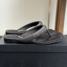 代购级Alexander Wang26ss夏季新款水钻方头夹趾人字拖夏日炸街神器,把随性与闪钻氛围感焊在 代购级Alexander Wang26ss夏季新款水钻方头夹趾人字拖夏日炸街神器,把随性与闪钻氛围感焊在