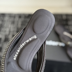代购级Alexander Wang26ss夏季新款水钻方头夹趾人字拖夏日炸街神器,把随性与闪钻氛围感焊在 代购级Alexander Wang26ss夏季新款水钻方头夹趾人字拖夏日炸街神器,把随性与闪钻氛围感焊在