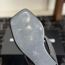 代购级Alexander Wang26ss夏季新款水钻方头夹趾人字拖夏日炸街神器,把随性与闪钻氛围感焊在 代购级Alexander Wang26ss夏季新款水钻方头夹趾人字拖夏日炸街神器,把随性与闪钻氛围感焊在