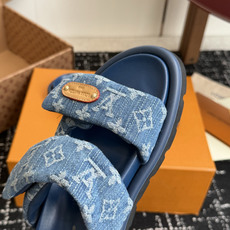 东莞代购级LV路易威登 情侣款 POOL PILLOW COMFORT 二带魔术贴面包拖Pool Pil 东莞代购级LV路易威登 情侣款 POOL PILLOW COMFORT 二带魔术贴面包拖Pool Pil