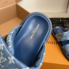 东莞代购级LV路易威登 情侣款 POOL PILLOW COMFORT 二带魔术贴面包拖Pool Pil 东莞代购级LV路易威登 情侣款 POOL PILLOW COMFORT 二带魔术贴面包拖Pool Pil