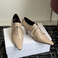 代购级CELINE·思琳赛琳穆勒鞋春夏玛丽珍乐高跟鞋,凯旋门设计极具品牌辨识度,舒适的小皮鞋!赛琳真的是 代购级CELINE·思琳赛琳穆勒鞋春夏玛丽珍乐高跟鞋,凯旋门设计极具品牌辨识度,舒适的小皮鞋!赛琳真的是