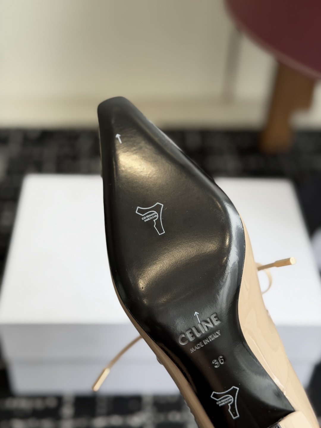 代购级CELINE·思琳赛琳穆勒鞋春夏玛丽珍乐高跟鞋,凯旋门设计极具品牌辨识度,舒适的小皮鞋!赛琳真的是 代购级CELINE·思琳赛琳穆勒鞋春夏玛丽珍乐高跟鞋,凯旋门设计极具品牌辨识度,舒适的小皮鞋!赛琳真的是