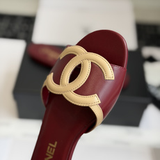 东莞代购级Chanel双C logo镂空凉鞋拖鞋平底款真的复古又时髦的素净鞋面,一个简单的经典大C,中间 东莞代购级Chanel双C logo镂空凉鞋拖鞋平底款真的复古又时髦的素净鞋面,一个简单的经典大C,中间