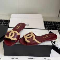 东莞代购级Chanel双C logo镂空凉鞋拖鞋平底款真的复古又时髦的素净鞋面,一个简单的经典大C,中间 东莞代购级Chanel双C logo镂空凉鞋拖鞋平底款真的复古又时髦的素净鞋面,一个简单的经典大C,中间