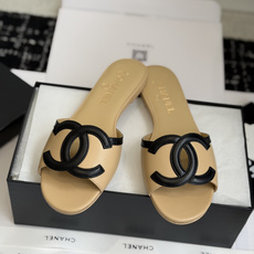 东莞代购级Chanel双C logo镂空凉鞋拖鞋平底款真的复古又时髦的素净鞋面,一个简单的经典大C,中间 东莞代购级Chanel双C logo镂空凉鞋拖鞋平底款真的复古又时髦的素净鞋面,一个简单的经典大C,中间