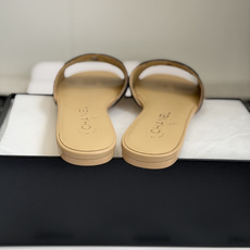 东莞代购级Chanel双C logo镂空凉鞋拖鞋平底款真的复古又时髦的素净鞋面,一个简单的经典大C,中间 东莞代购级Chanel双C logo镂空凉鞋拖鞋平底款真的复古又时髦的素净鞋面,一个简单的经典大C,中间
