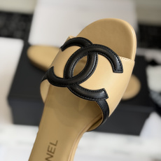 东莞代购级Chanel双C logo镂空凉鞋拖鞋平底款真的复古又时髦的素净鞋面,一个简单的经典大C,中间 东莞代购级Chanel双C logo镂空凉鞋拖鞋平底款真的复古又时髦的素净鞋面,一个简单的经典大C,中间