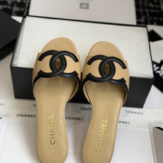 东莞代购级Chanel双C logo镂空凉鞋拖鞋平底款真的复古又时髦的素净鞋面,一个简单的经典大C,中间 东莞代购级Chanel双C logo镂空凉鞋拖鞋平底款真的复古又时髦的素净鞋面,一个简单的经典大C,中间