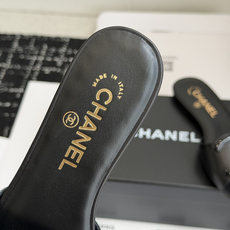 东莞代购级Chanel双C logo镂空凉鞋拖鞋平底款真的复古又时髦的素净鞋面,一个简单的经典大C,中间 东莞代购级Chanel双C logo镂空凉鞋拖鞋平底款真的复古又时髦的素净鞋面,一个简单的经典大C,中间