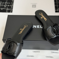东莞代购级Chanel双C logo镂空凉鞋拖鞋平底款真的复古又时髦的素净鞋面,一个简单的经典大C,中间 东莞代购级Chanel双C logo镂空凉鞋拖鞋平底款真的复古又时髦的素净鞋面,一个简单的经典大C,中间