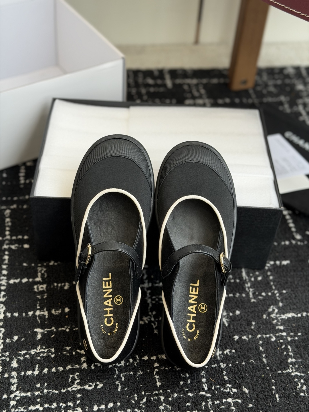 代购级CHANEL 香奈儿 26ss 春夏秀款 玛丽珍 休闲鞋 第一眼看上就被种草了根据天气变化自由穿 代购级CHANEL 香奈儿 26ss 春夏秀款 玛丽珍 休闲鞋 第一眼看上就被种草了根据天气变化自由穿