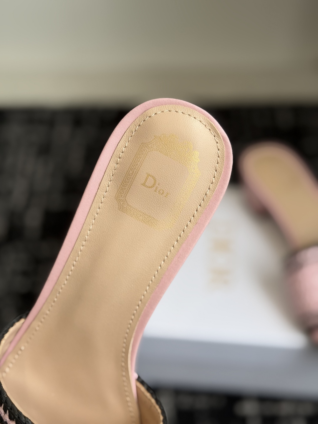 代购级DIOR 迪奥新品编织袋电绣凉拖 休闲度假风 夏日必入搭配单品 面料：立体刺绣 飞织内里：垫脚羊皮