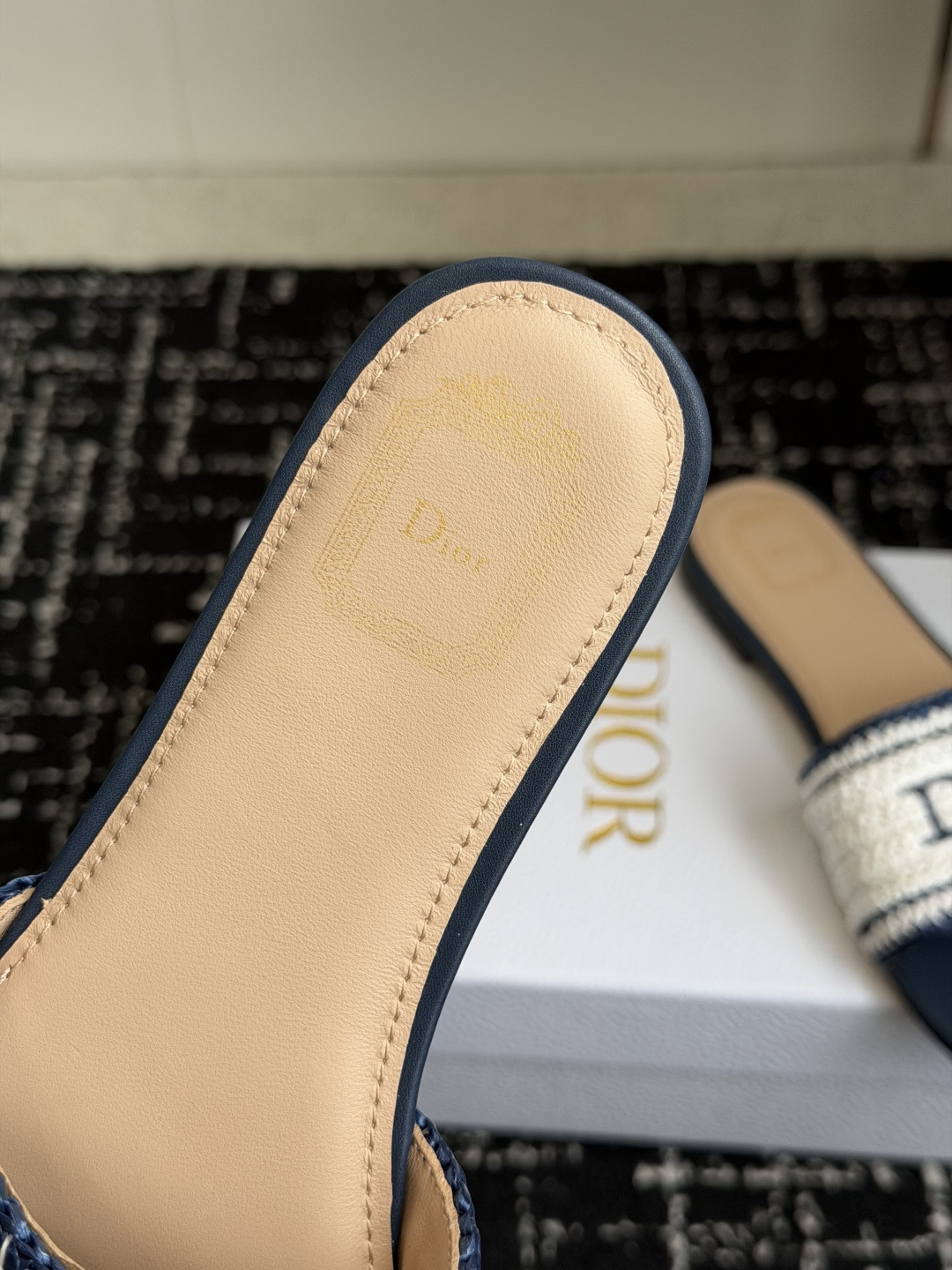 代购级DIOR 迪奥新品编织袋电绣凉拖 休闲度假风 夏日必入搭配单品 面料：立体刺绣 飞织内里：垫脚羊皮