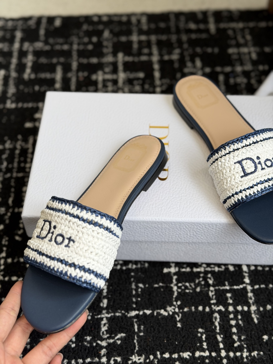 代购级DIOR 迪奥新品编织袋电绣凉拖 休闲度假风 夏日必入搭配单品 面料：立体刺绣 飞织内里：垫脚羊皮