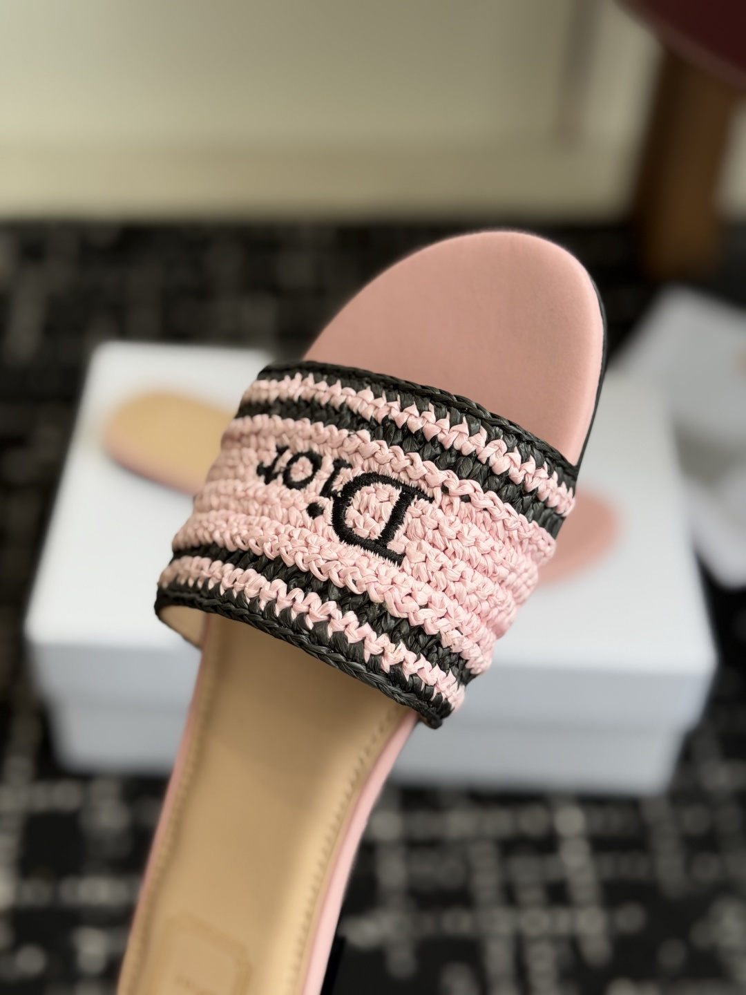 代购级DIOR 迪奥新品编织袋电绣凉拖 休闲度假风 夏日必入搭配单品 面料：立体刺绣 飞织内里：垫脚羊皮