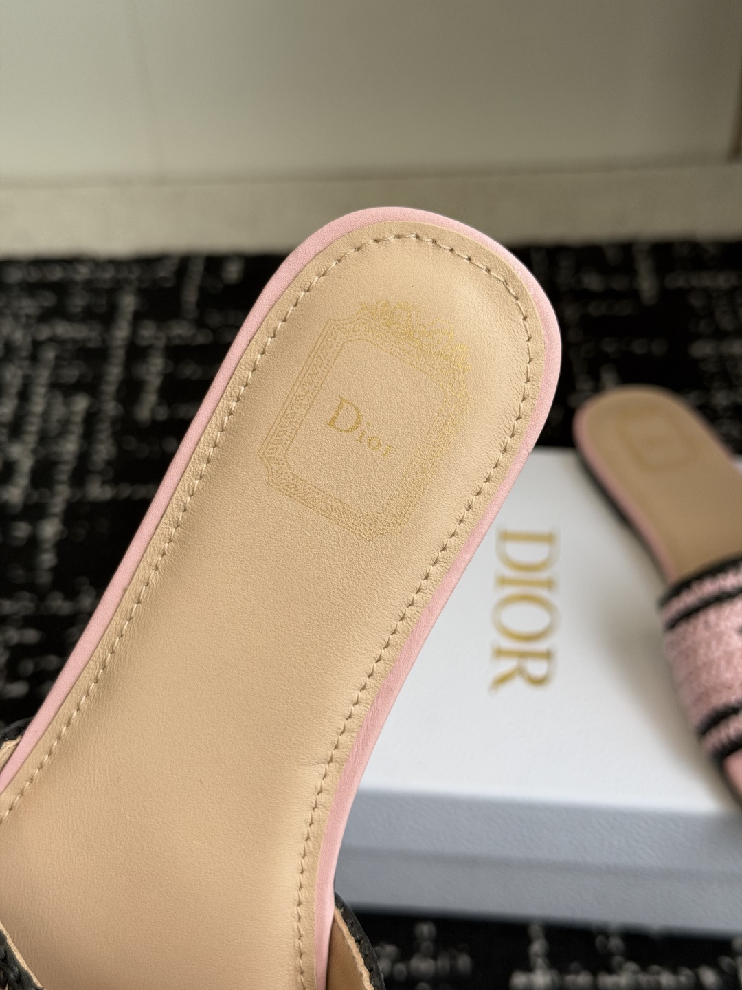 代购级DIOR 迪奥新品编织袋电绣凉拖 休闲度假风 夏日必入搭配单品 面料：立体刺绣 飞织内里：垫脚羊皮